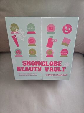 Snowglobe Beauty Vault Advent Calendar 10 Face Masks, 1 Lippie, And 2 Hair Clips